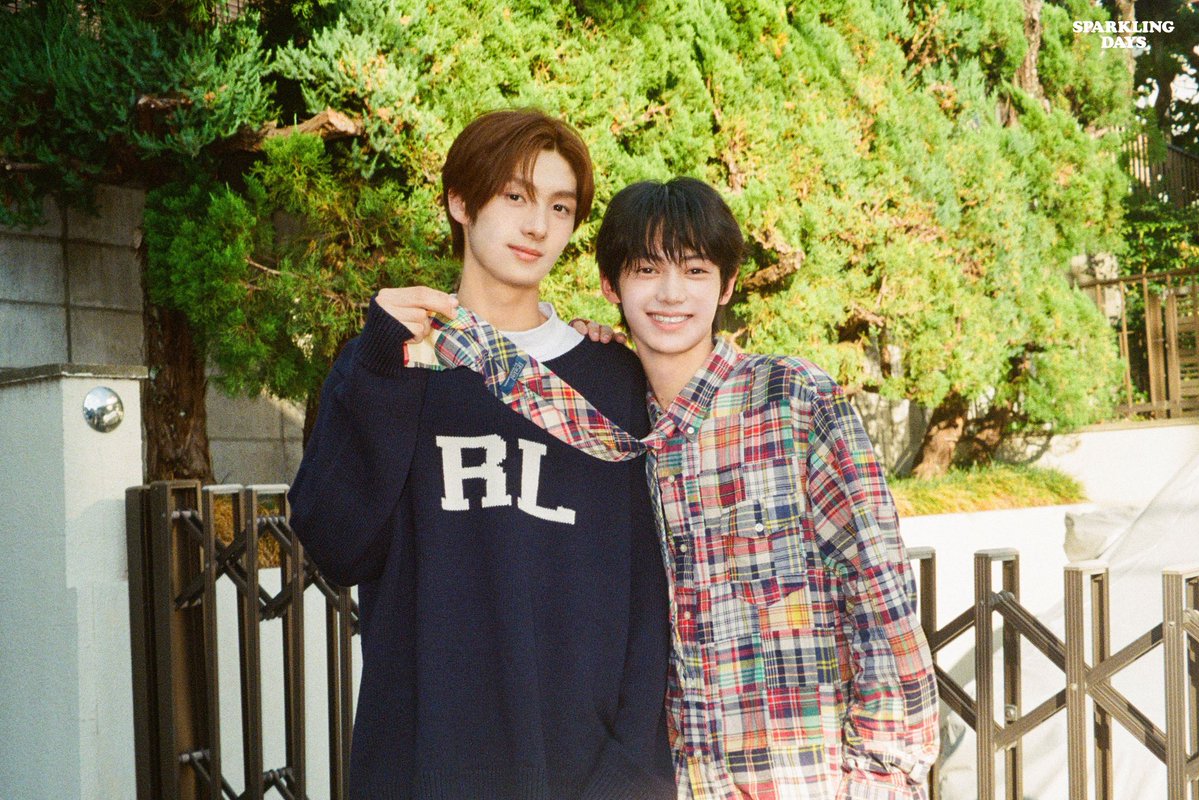 zhenranghae's tweet photo. 다른장소 같은옷 같은포즈 귀여워 내지니즈🥹🥹🥹 https://t.co/yBCweU8tvz