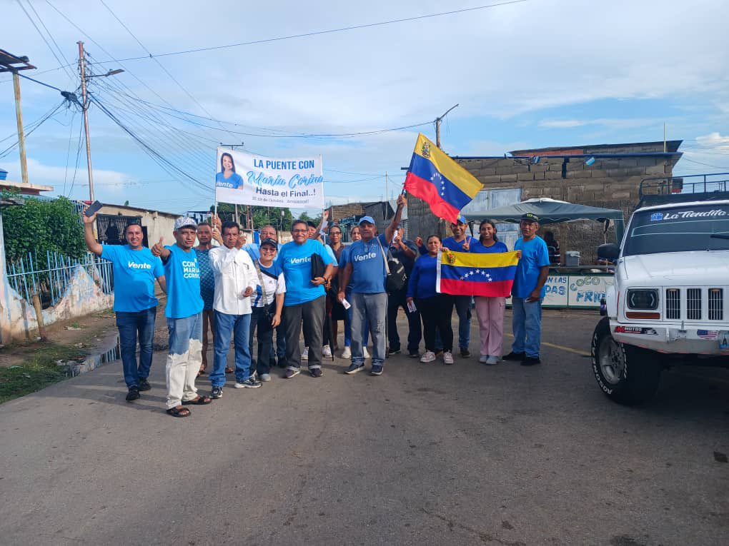 VenteVMonagas's tweet photo. Nuestro equipo parroquial y los Colegios Ciudadanos de la Parroquia Alto de Los Godos nos desplegamos en el sector Brisas del Caro (Eje La Puente) para una gran jornada de Casa por Casa y volanteo🇻🇪.

#VenteEsLaGente ¡Cada día somos más! 💙 https://t.co/XWzgK1Q1bU