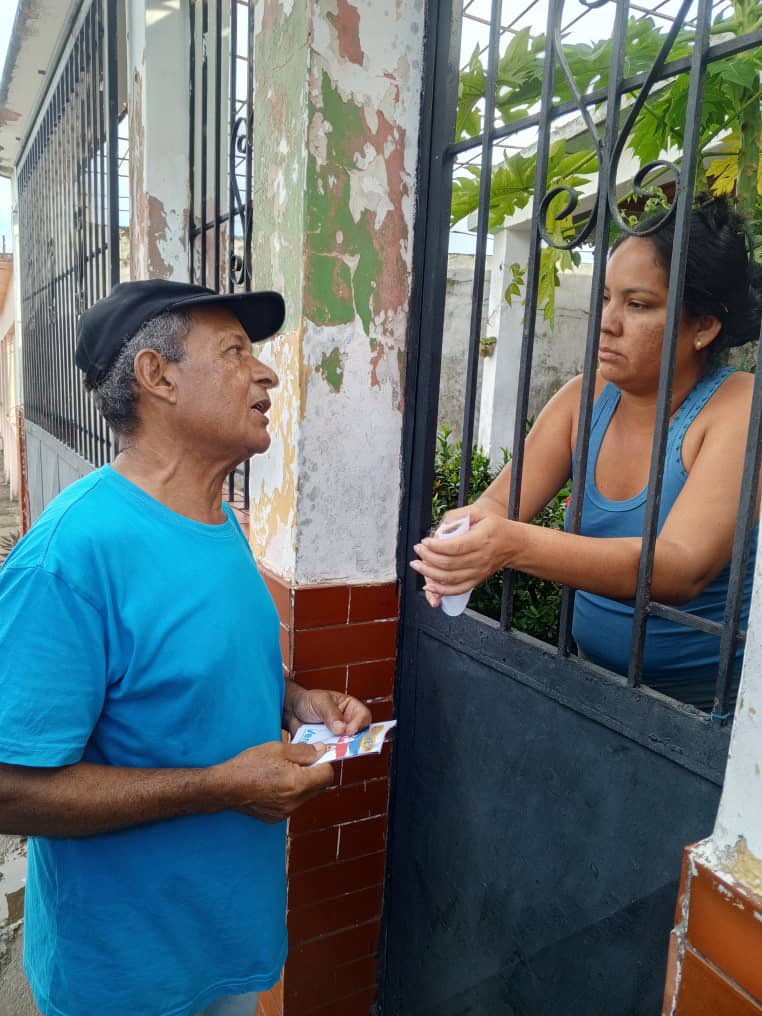 VenteVMonagas's tweet photo. Nuestro equipo parroquial y los Colegios Ciudadanos de la Parroquia Alto de Los Godos nos desplegamos en el sector Brisas del Caro (Eje La Puente) para una gran jornada de Casa por Casa y volanteo🇻🇪.

#VenteEsLaGente ¡Cada día somos más! 💙 https://t.co/XWzgK1Q1bU