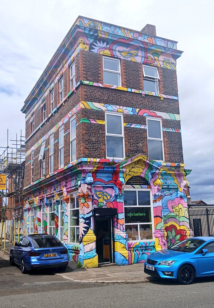 pubsignsbritain's tweet photo. Tonight's lost pub is a famous one - The Empress, High Park Street, Liverpool. It featured on the cover of Ringo Starr's debut solo album 'Sentimental Journey' as it is just around the corner from his childhood home. It is now a barbers. ๐ #Lostpubs #TheBeatles #Liverpool https://t.co/z7WKZMlZOA