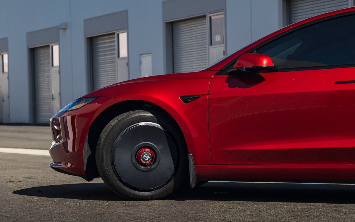 Haloblk_global's tweet photo. The Ultra Red color on the Model 3 Highland is already outstanding, but we’ve made it even better.
#HALOBLK #tesla #model3 https://t.co/UaXkoBthl5
