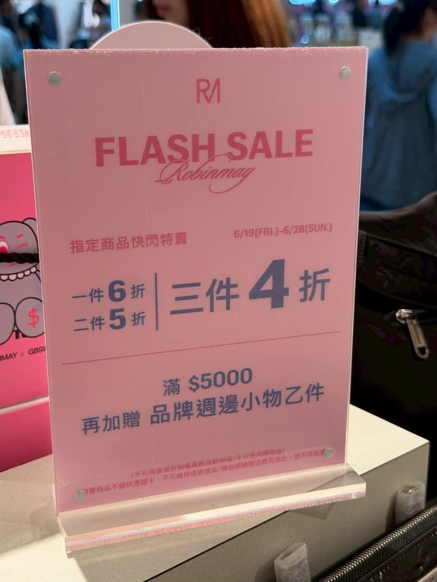 ________hsin__'s tweet photo. 我的包包剛好斷掉是不是在提醒我什麼 https://t.co/A5ofdQ1wdU