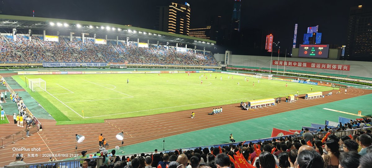 shin4au's tweet photo. The football match between Meizhou and Dongguan last more than 90mins, all player are run out of exhaustion. The physical activity is awesome that's why girls last keep them https://t.co/ruWyCkXtZD