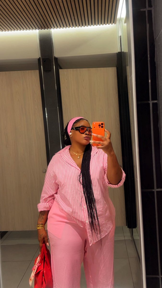 omoiyaakeem's tweet photo. how’s your day going 🥰🌸🌸🌸🌸 https://t.co/vMtZHIkI0q