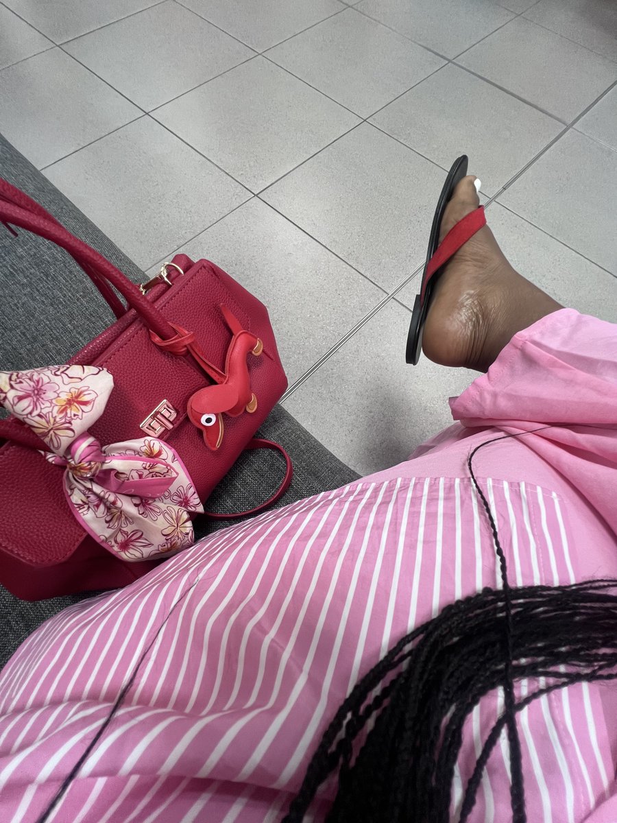 omoiyaakeem's tweet photo. how’s your day going 🥰🌸🌸🌸🌸 https://t.co/vMtZHIkI0q