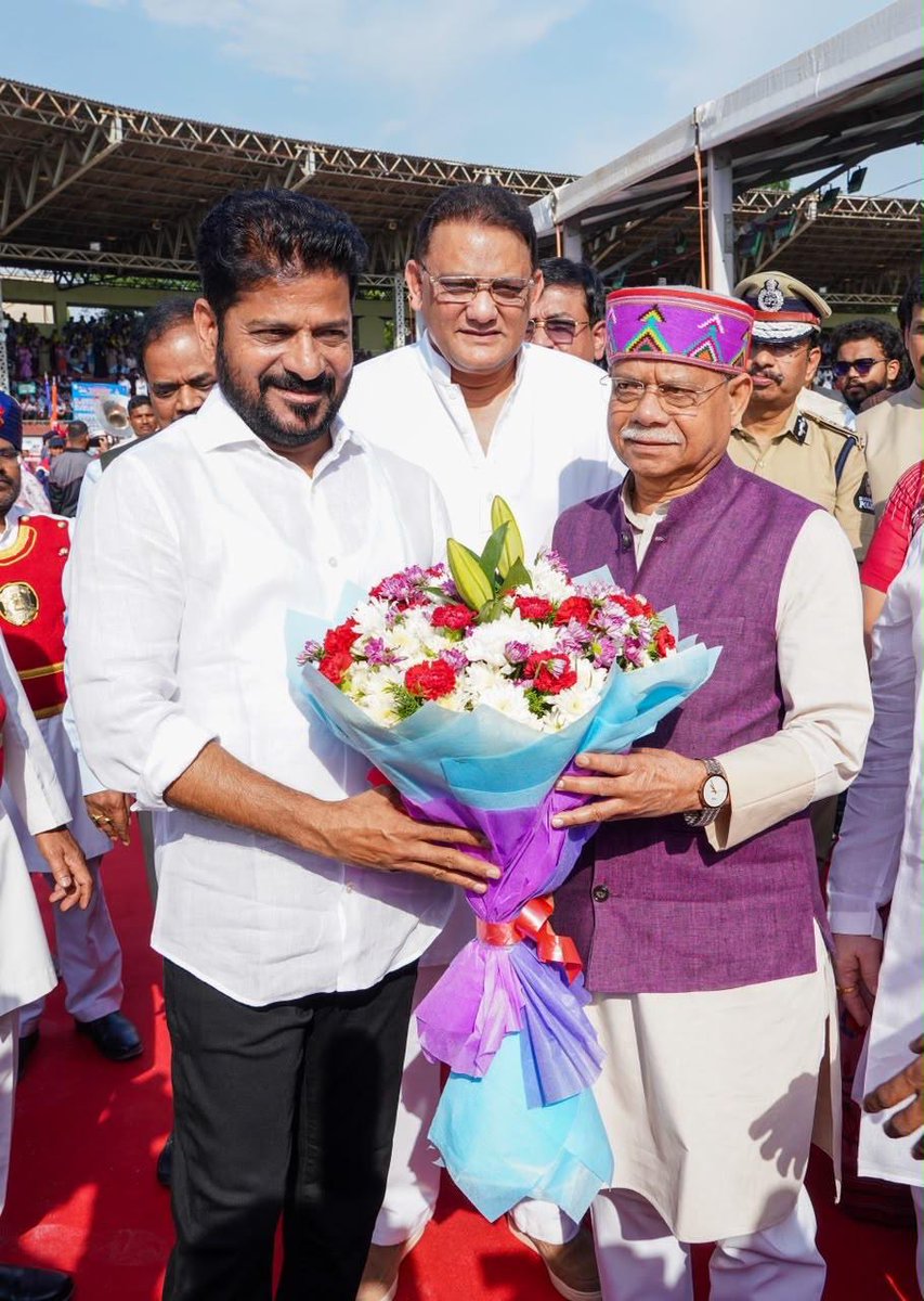 revanth_anumula's tweet photo. రాష్ట్ర గవర్నర్ శ్రీ శివ ప్రతాప్ శుక్లాతో కలిసి రూ.50.73 కోట్లతో రాష్ట్రంలోని వివిధ ప్రాంతాల్లో  క్రీడా మౌలిక సదుపాయాలు, మినీ స్టేడియాల నిర్మాణానికి వర్చువల్ గా శంకుస్థాపన చేశాం.

#SportsInfrastructure
#TelanganaSports 
#YoungIndia
#TelanganaRising
#GrowthStoryTelangana https://t.co/2JHcHeSVU4