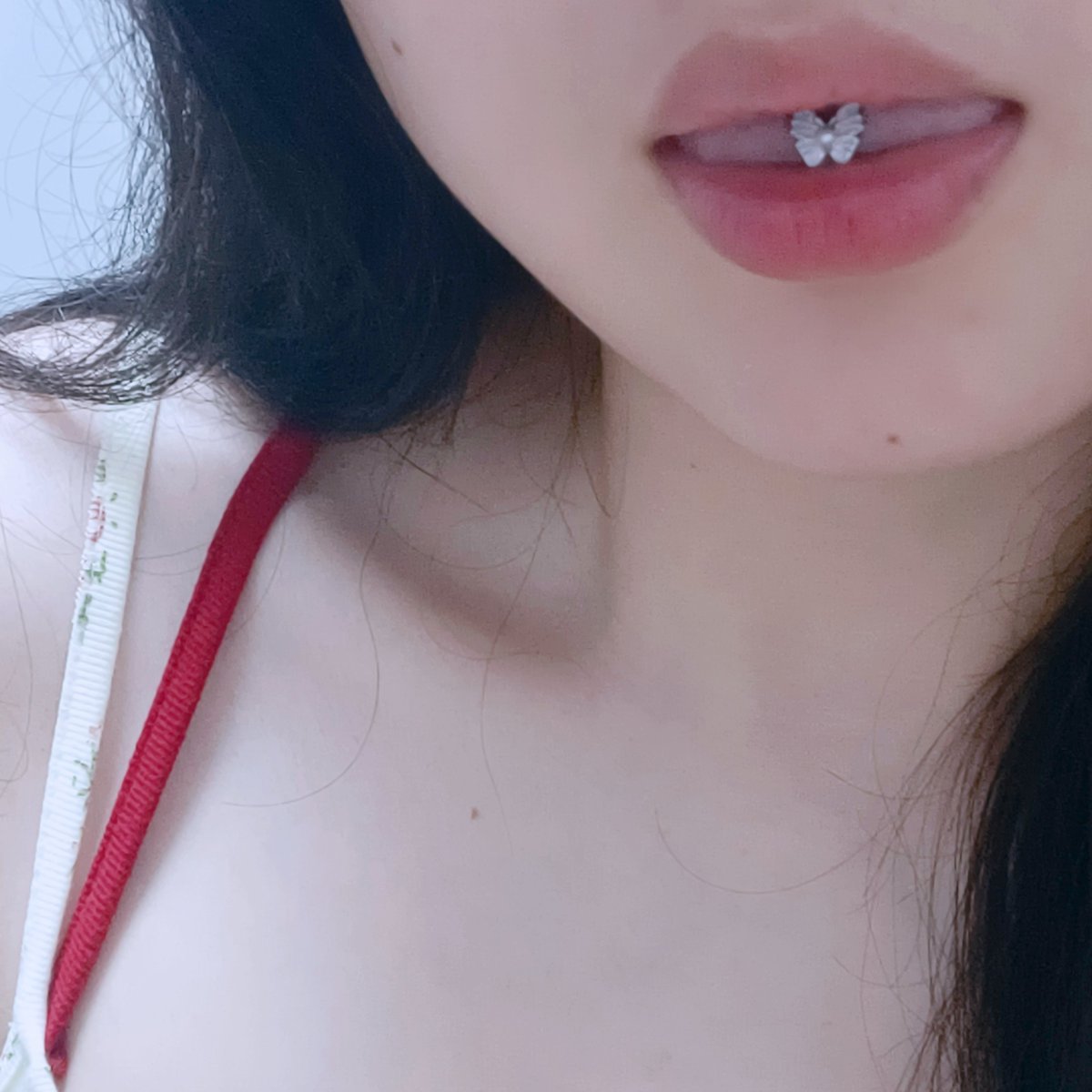 E96875318's tweet photo. 本来想等瘦了就去打脐钉结果越吃越胖…服了…到底怎样才能低食欲，感觉我上辈子是只饿死的猪…还有真怀念我的舌钉，该死的工作让我不得不取啊啊啊啊啊好烦 https://t.co/uAEPpOV8P7