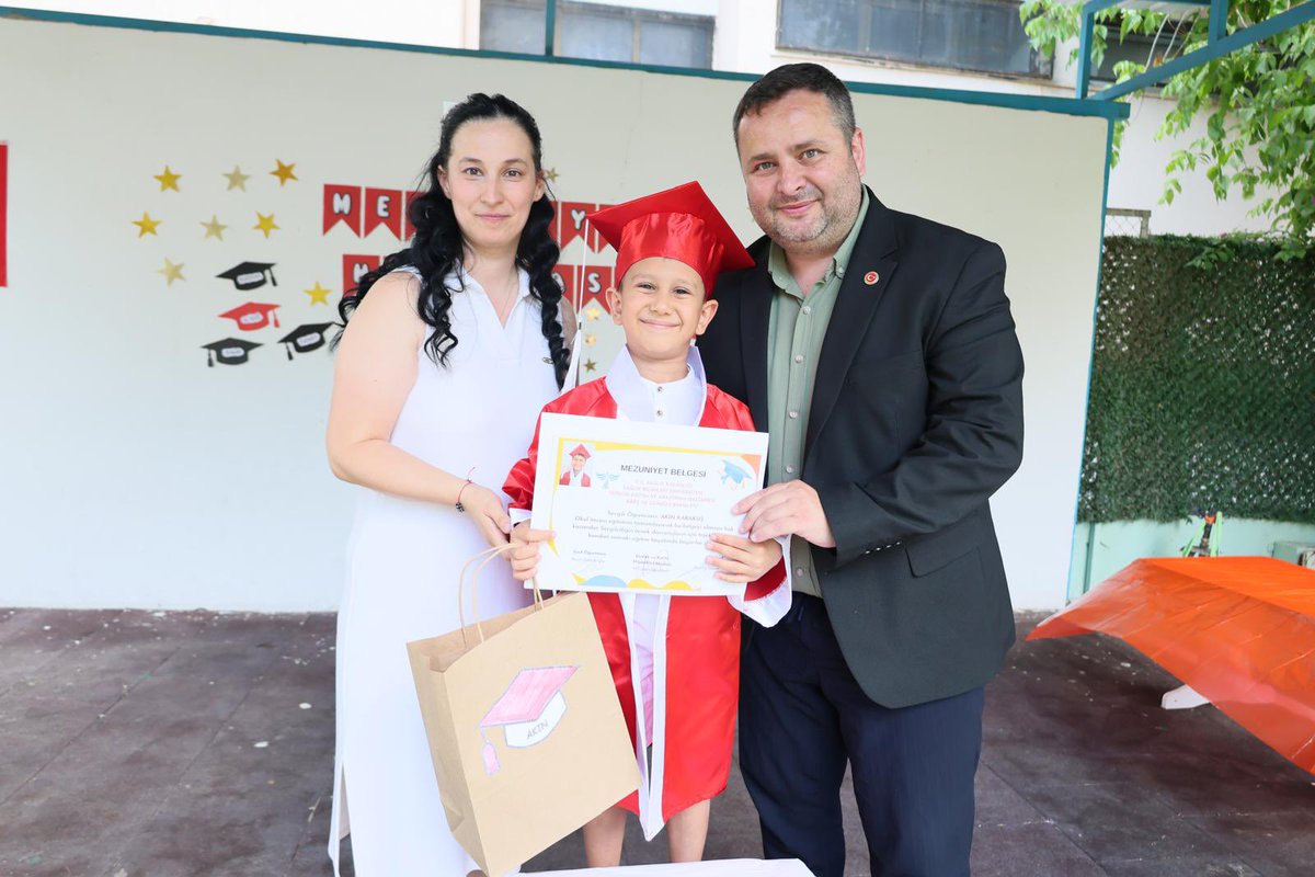 tepecikeahast's tweet photo. Hastanemiz Kreş ve Gündüz Bakımevi’nde eğitim gören 6 yaş grubu öğrenciler için mezuniyet töreni düzenlendi.

Törene hastane yöneticilerimiz, öğretmenlerimiz ve kreşte eğitim gören çocuklarımızın aileleri katıldı. 
@izmirism https://t.co/tbGyif7tGI