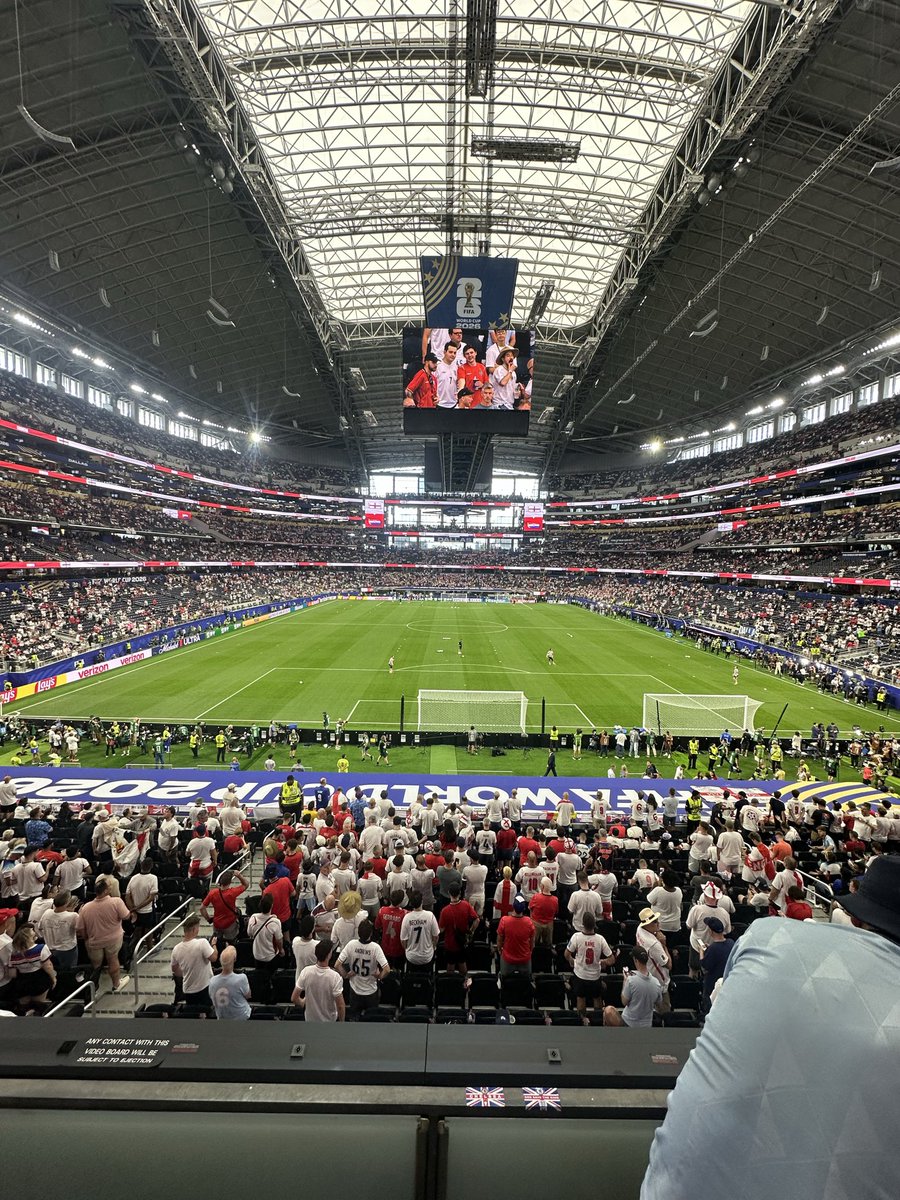 ParksMitchel's tweet photo. Unbelievable trip following England away 🏴󠁧󠁢󠁥󠁮󠁧󠁿🇺🇸 https://t.co/BmyIlQPzrZ