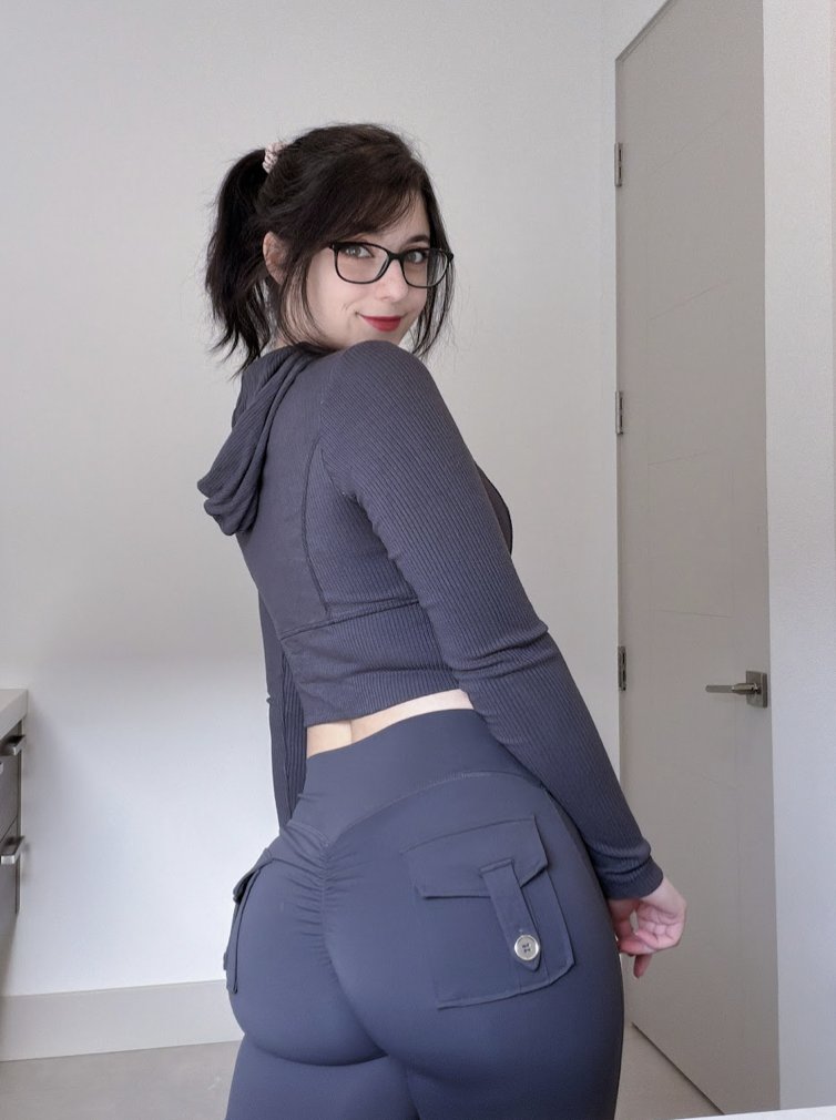 saraxkasai's tweet photo. Be brave enough, to open the comments <3 https://t.co/7C8KEnMada