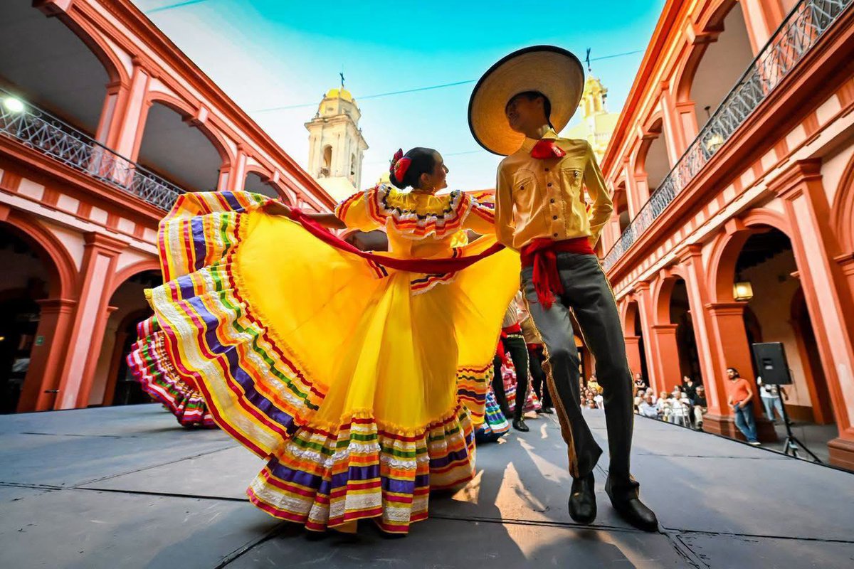 gobiernocolima's tweet photo. ¡Disfruta de la última función de “De sones por montones” 2026! 💃

El Ballet Folklórico Infantil y Juvenil de la Secretaría de Educación y Cultura celebra su 10.º aniversario con presentación de la Temporada Artística 2026 “De sones por montones”, un espectáculo que resalta las tradiciones mexicanas a través de la música y la danza.

📍 Patio Central del Museo Palacio de Colima 
🗓️ Viernes, 19 de junio
🕕 18:00 horas
🎟️ Entrada libre