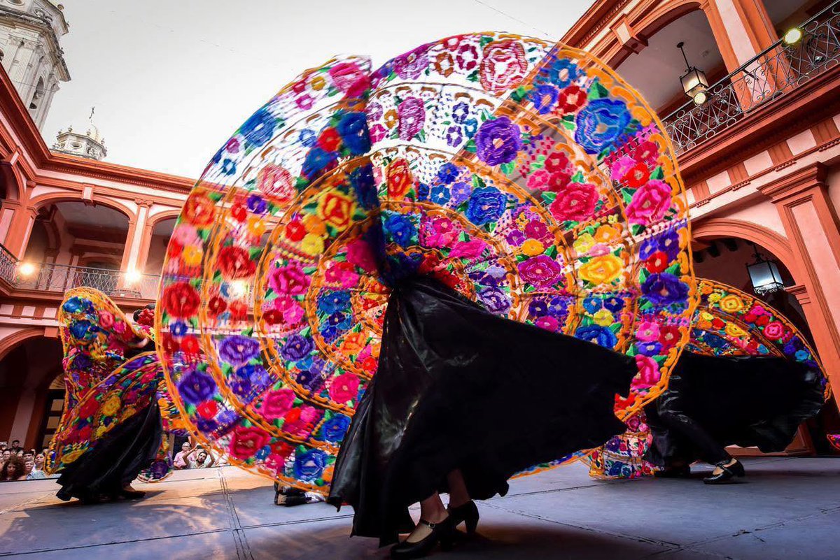 gobiernocolima's tweet photo. ¡Disfruta de la última función de “De sones por montones” 2026! 💃

El Ballet Folklórico Infantil y Juvenil de la Secretaría de Educación y Cultura celebra su 10.º aniversario con presentación de la Temporada Artística 2026 “De sones por montones”, un espectáculo que resalta las tradiciones mexicanas a través de la música y la danza.

📍 Patio Central del Museo Palacio de Colima 
🗓️ Viernes, 19 de junio
🕕 18:00 horas
🎟️ Entrada libre