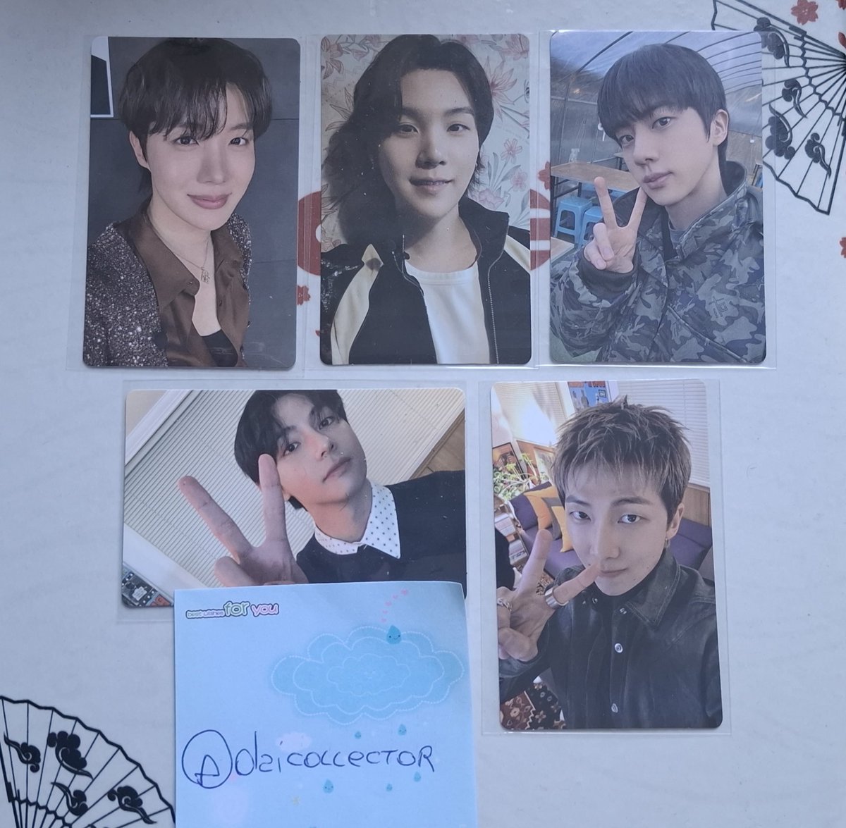DaiCollector's tweet photo. TROCO / TROCA BTS WEVERSE POB! 

procuro JK dos respectivos sets: 
- weverse global selfie A 
- weverse global selfie keyring 

Posso trocar por qualquer um dos sets! 
Tenho feedbacks no fixado. 

📍vendo venda troco troca jungkook 
arirang set venda weverse. https://t.co/zaYVEyMzYD