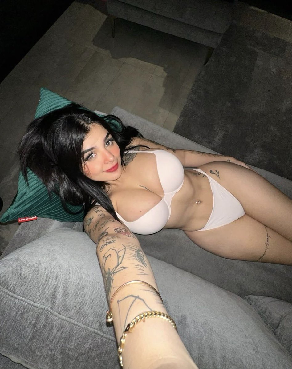 karelyruiz_mx's tweet photo. Mi amor 🔥🎥 hay videos nuevos🔥💋📞 https://t.co/yEzErgPG9O https://t.co/KvzMrtULmY