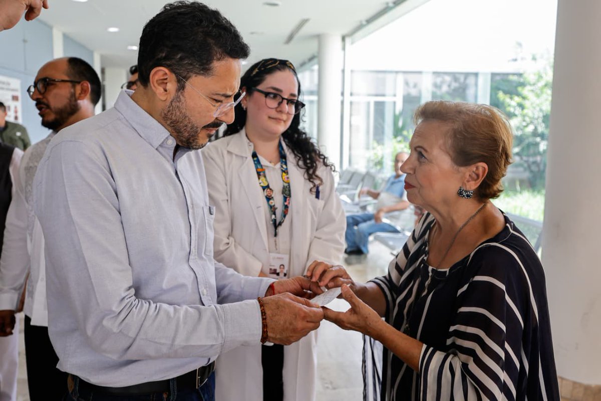 Issste_Sonora_'s tweet photo. 📰 #COMUNICADO Entrega @martibatres 60 camas hospitalarias a HR “Monterrey” del @ISSSTE_mx en Nuevo León. 🔗https://t.co/3Ep13LR7ot https://t.co/TuZx2jADGq