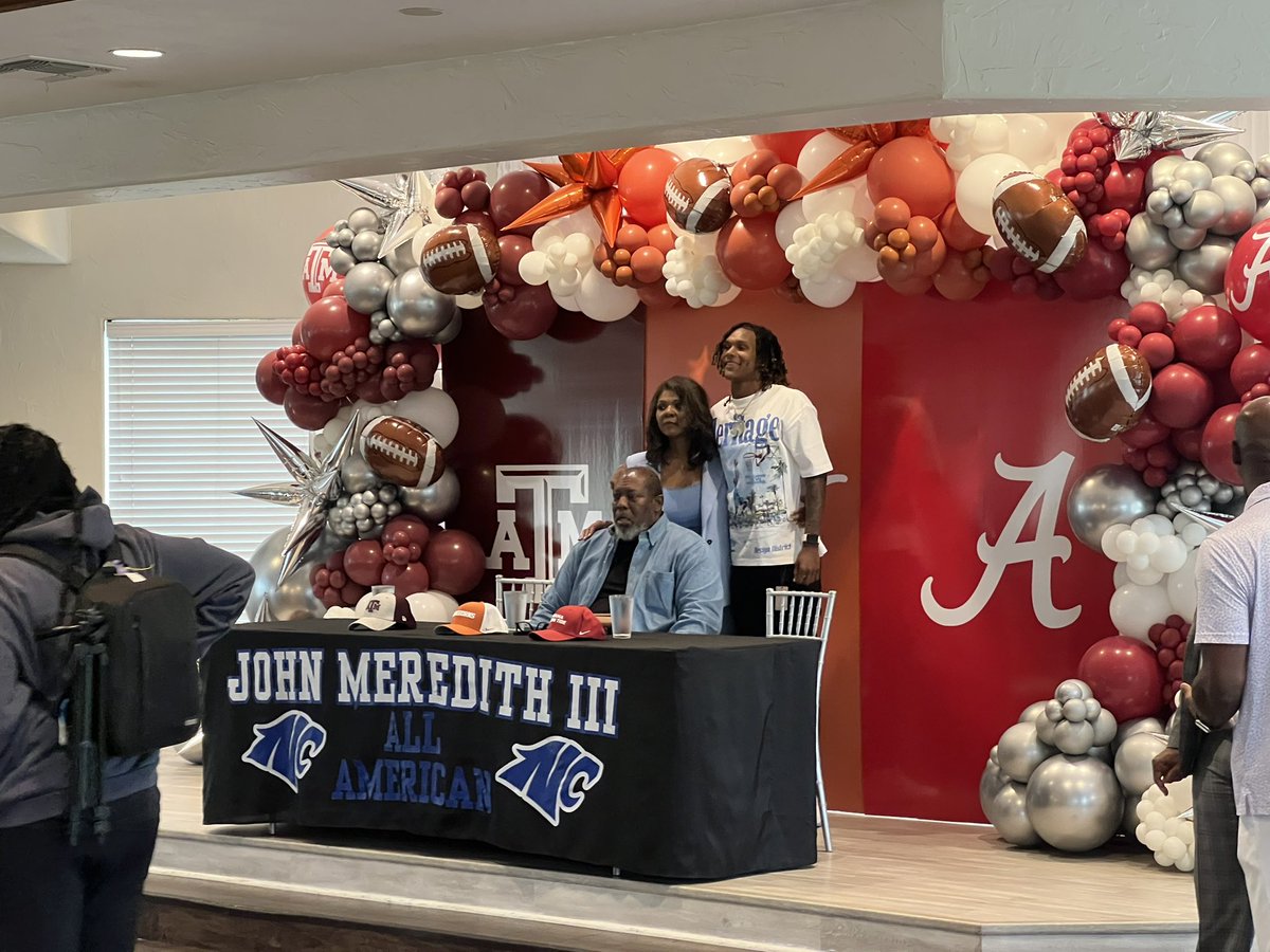 JScruggsOTF's tweet photo. @ontexasfootball is in the building at North Crowley 5-star CB John Meredith III’s commitment ceremony

The nation’s No. 1 cornerback will decide between Texas, Texas A&amp;M, and Alabama here in about 20 minutes 

https://t.co/IY2ACvXDQV https://t.co/1kM27RJaKf