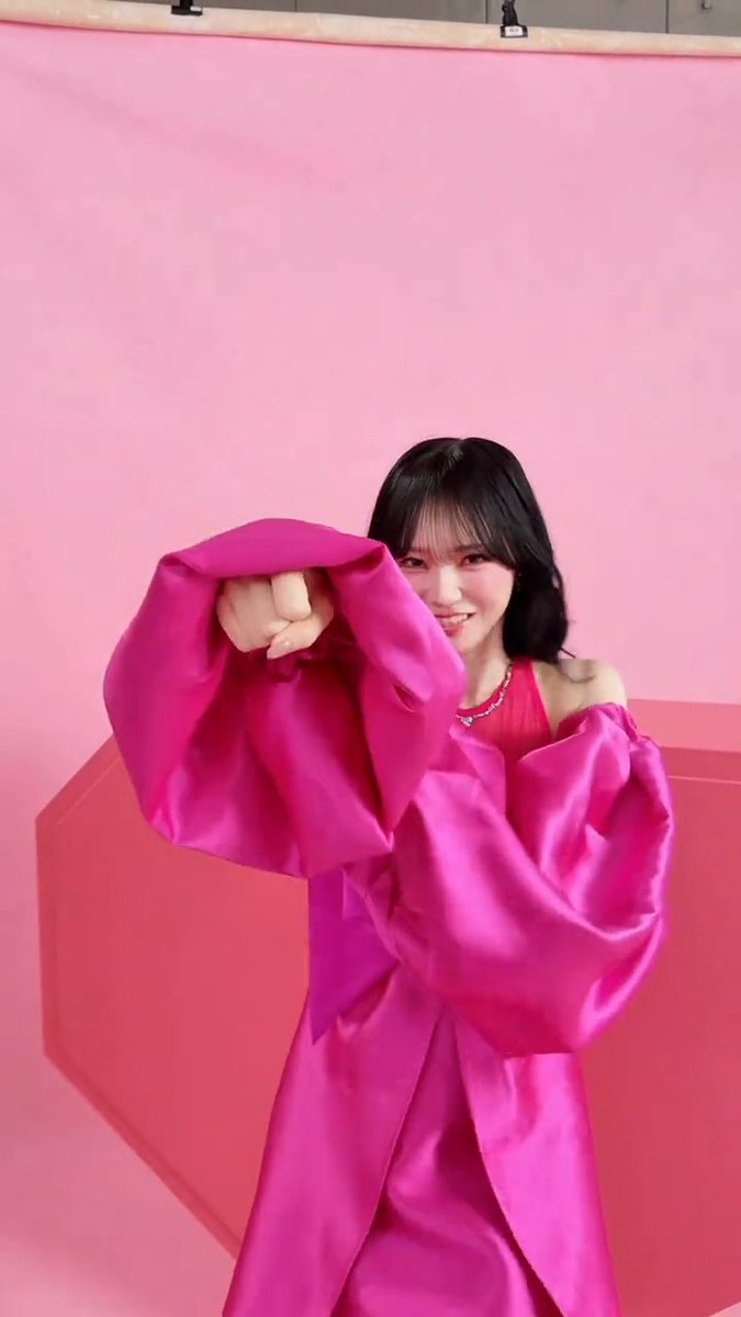 KTDON_8's tweet photo. 이오리 너무 아름다우시다^///^ 하고있는데
이상한춤추고 주먹질(?) 하고 어린아이같이 웃는거 너무 귀여움ㅋㅋ https://t.co/4eIqZbtpwn