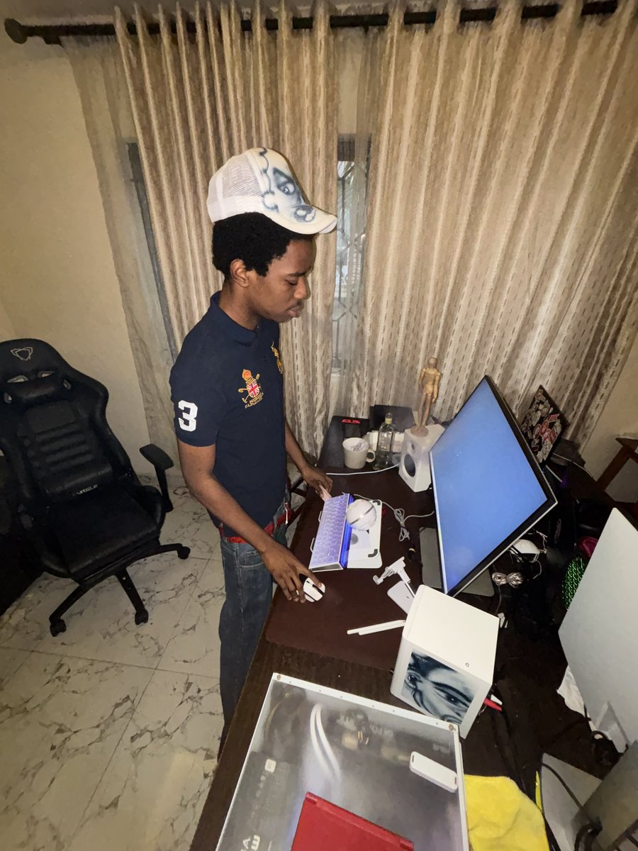 outezok's tweet photo. The function is at 7 but the render ain’t dun yet https://t.co/DmlSjjt51O