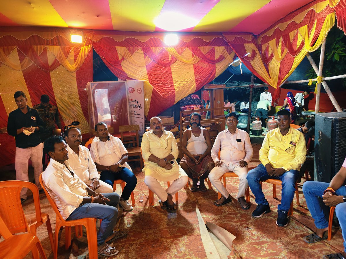 spdssingh's tweet photo. कल्याणपुर विधानसभा क्षेत्र अंतर्गत सिसवासोब निवासी श्री पुकार पड़ित के सुपुत्री के शुभ विवाहोत्सव में शामिल होकर बधाई एवं शुभकामनाएं दिया!! https://t.co/EuYAHyNKG5