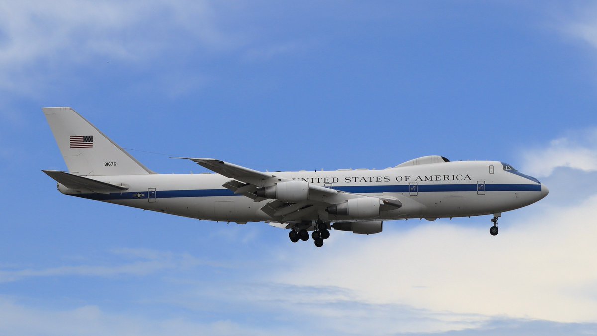 MARR_Airplanes's tweet photo. USAF Boeing 747-200 E4B (Nightwatch) of the 595th Command and Control Group at Offit AFB on a runway 19 right final at Joint Base Andrews AFB.

#featured #planespottingbe #andrewsafb #avgeek #planespotter #aviationphotography #boeing747 #jointbaseandrews #e4b https://t.co/vYjEcLSt3J