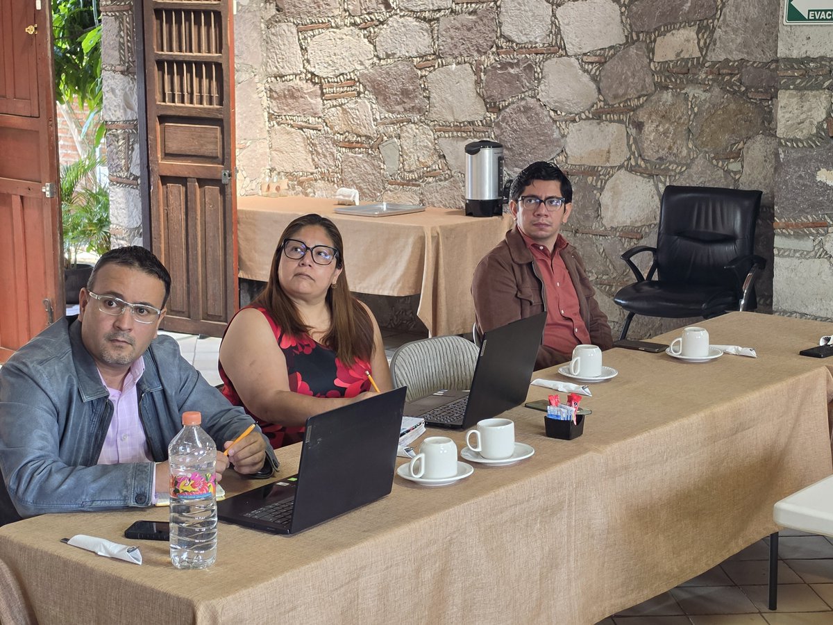 sntsa_37's tweet photo. En reunión de trabajo SNTSA 37, encabezada por el Mtro. José Martín Cano Martínez, Secretario General, junto con catedráticos, se da rumbo al Diplomado “Líderes Diamante”, un modelo propio de transformación humana con base científica.

Este programa integra un enfoque humano y de neuroliderazgo, articulado en una lógica progresiva de desarrollo del liderazgo, sustentado en pilares convergentes que fortalecen la toma de decisiones, la conciencia y el alto desempeño en el servicio público.

#NuevaCulturaLaboral
