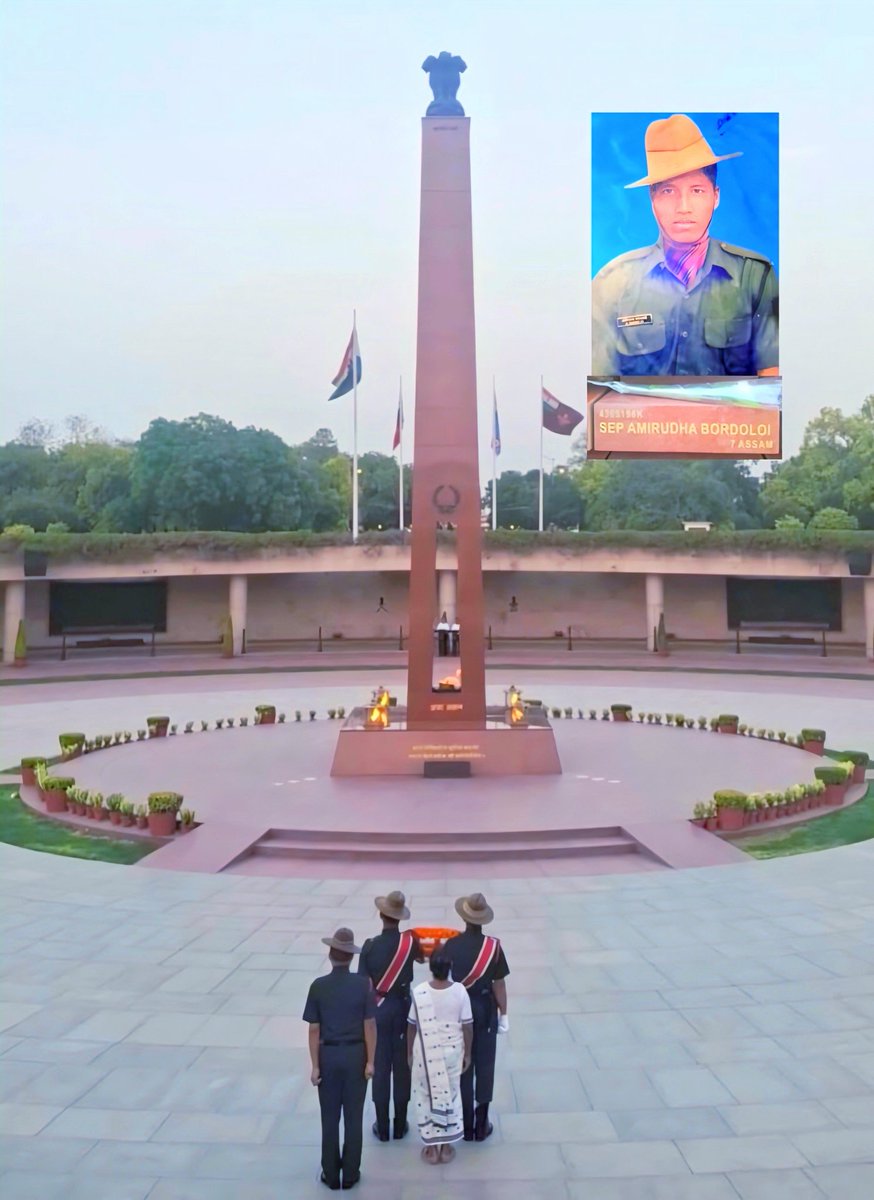 salute2soldier's tweet photo. A mother never forgets the pain of losing her son, still after that, a strong mother Mrs Phulmati Bordoloi stands and paid homage to her brave son Sep late Amirudha Bordoloi #7ASSAM in a solemn wreath-laying ceremony at #NationalWarMemorial. https://t.co/DnG229SDfr