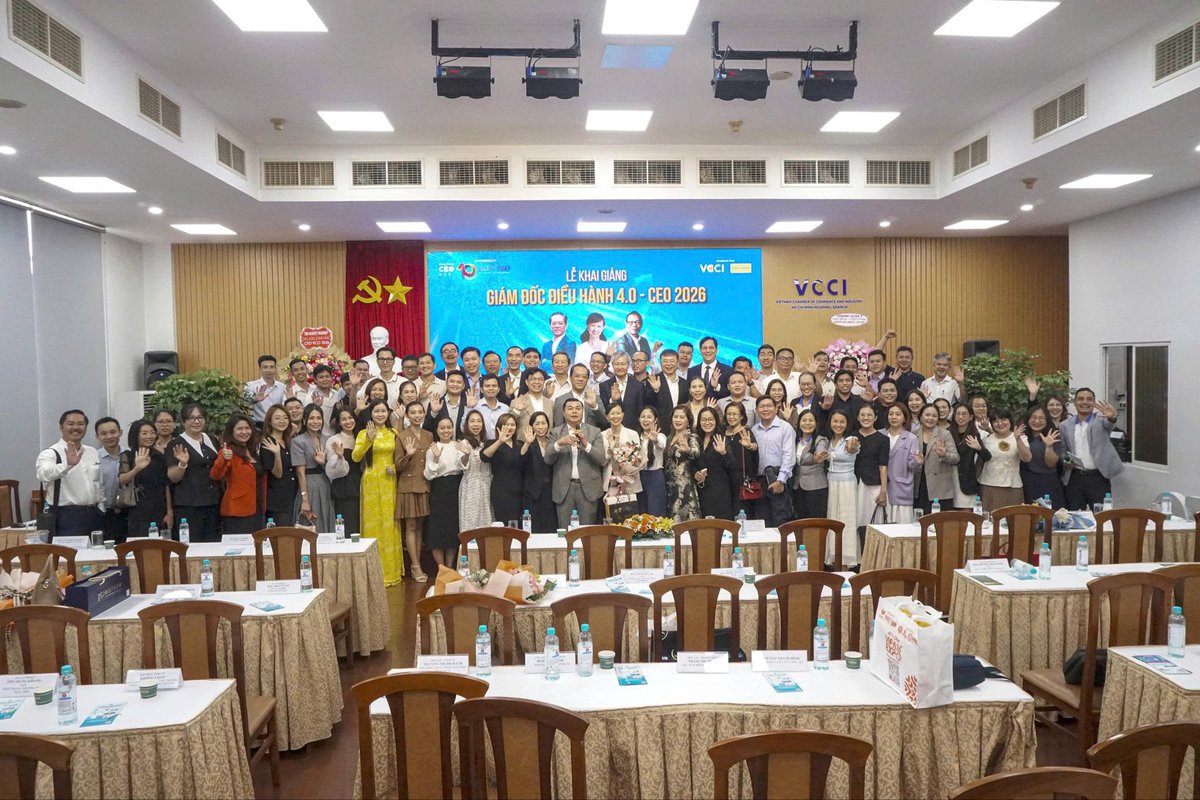 Hiendang113's tweet photo. Xin cảm ơn Liên đoàn Thương mại và Công nghiệp Việt Nam (VCCI)- Ngân hàng Nam Á & Các doanh nghiệp nhà tài trợ Kim Cương - Vàng - Bạc - Đồng đã tài trợ Chúng Tôi những suất học bổng đầy giá trị.

         Cảm ơn Các diễn giả, Các Thầy Cô dạy chúng tôi những kiến thức thực tế, từ nền tảng tư duy tới cập nhật kiến thức, mô hình, công nghệ mới nhất.  
Chúng Tôi sẽ học tập, rèn luyện nghiêm túc  để mỗi cá nhân không chỉ có nghiệp vụ mà còn có kiến thức chuyên môn đáp ứng được nhu cầu đổi mới.

         Trân trọng!