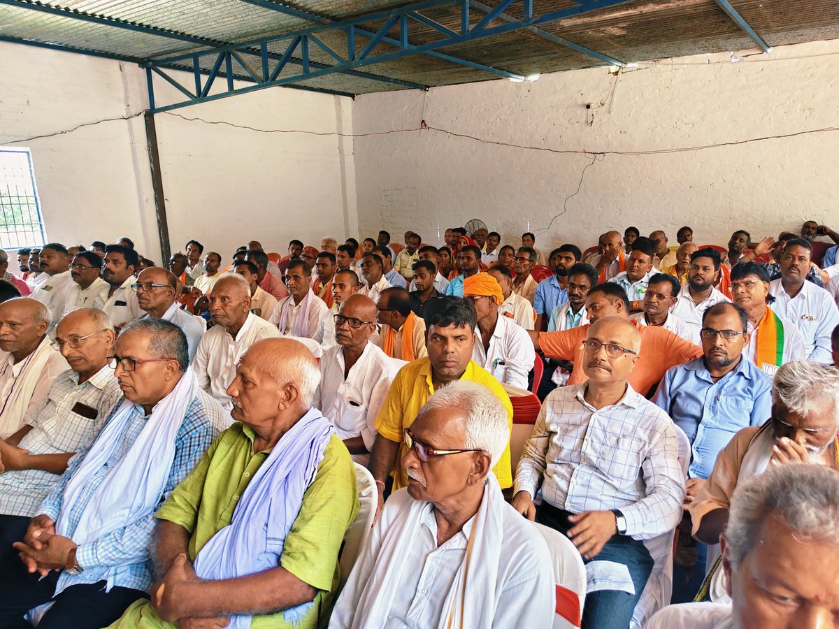 spdssingh's tweet photo. कल्याणपुर विधानसभा क्षेत्र अंतर्गत कोटवा में आयोजित विधानसभा स्तरीय प्रबुद्ध जन सम्मेलन में माननीय सांसद श्री राधामोहन सिंह जी के साथ शामिल होकर कार्यक्रम का शुभारंभ द्वीप प्रज्ज्वलित कर किया एवं उपस्थित प्रबुद्ध जनों को संबोधित किया!! https://t.co/dKzj5xDEFk