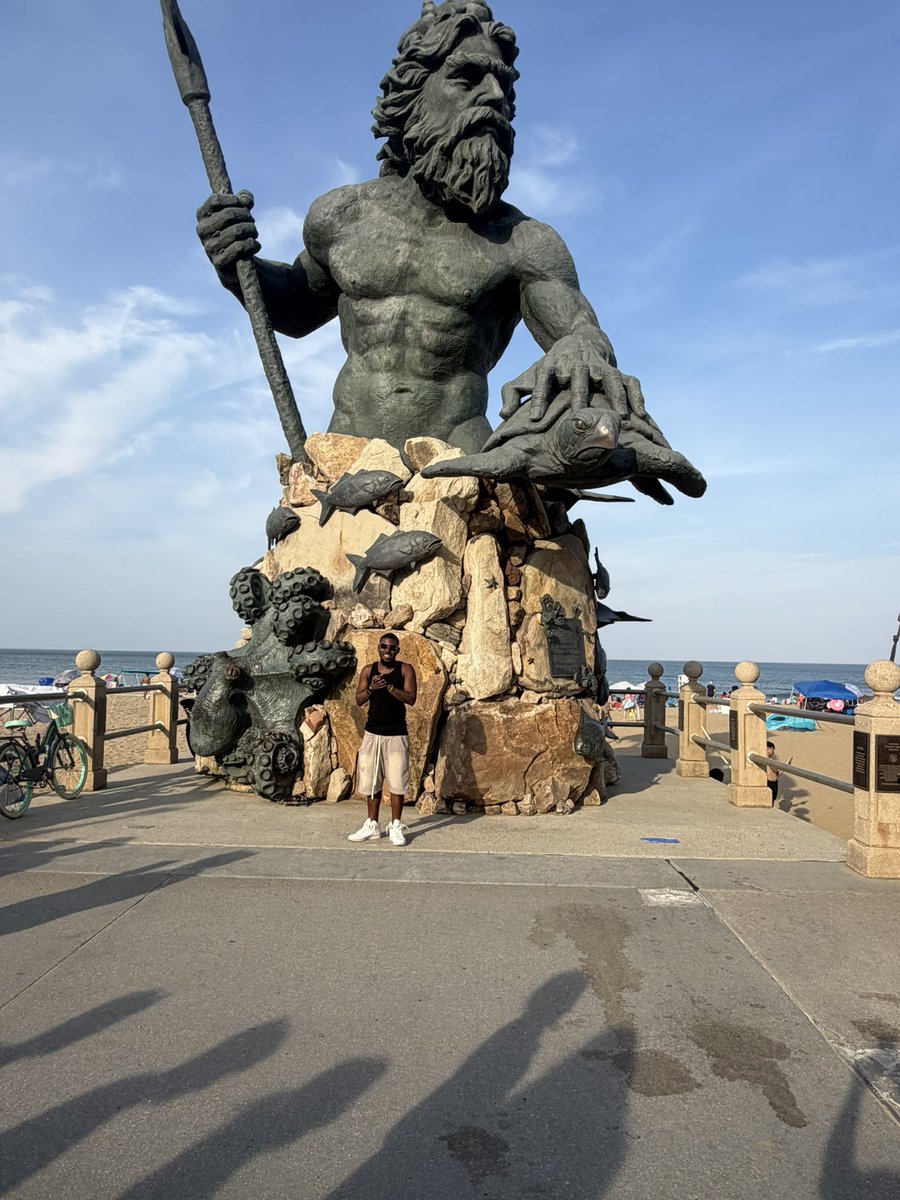 jayxosama_'s tweet photo. Oceanfront 🧜🏾‍♂️✨🌊 #virginiabeach #757va https://t.co/nWBRMPsLlA