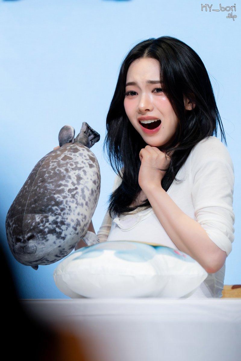 MY_bori_zip's tweet photo. 260607 에스파 2차 대면 팬사인회 (사운드웨이브) 카리나

너무 웃기고 귀여움😆

#에스파 #aespa #카리나 #KARINA https://t.co/xonrUtAA1r