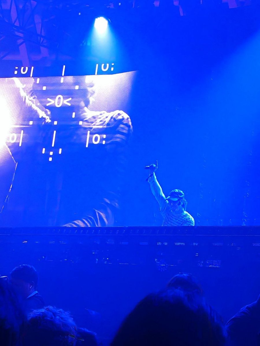 PULPMagazinePH's tweet photo. The absolute pinnacle of the festival. Porter Robinson is completely running the show right now and the crowd is losing it!

#PULPMagazine #PorterRobinson #AndFriends @andfriendsfest https://t.co/Vd9nejLMaA