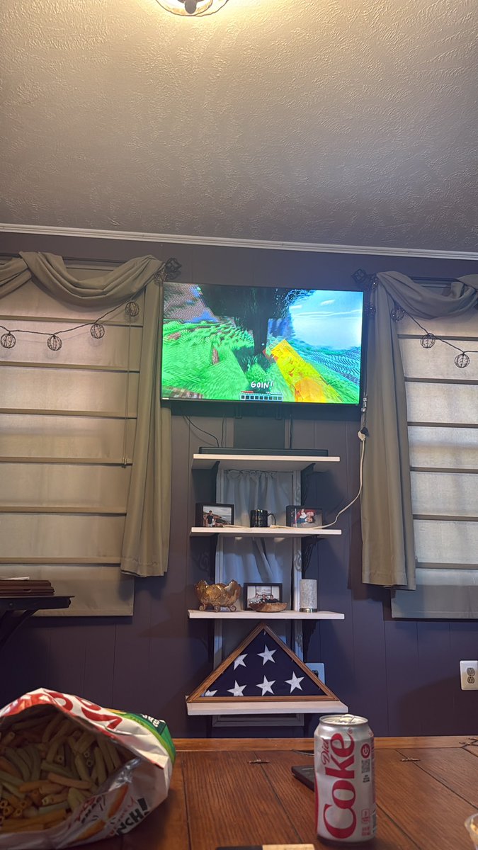 JamalGoldstein0's tweet photo. Just cracked. Life is good. #sex #minecrafthardcore https://t.co/cjwWiUeMEN
