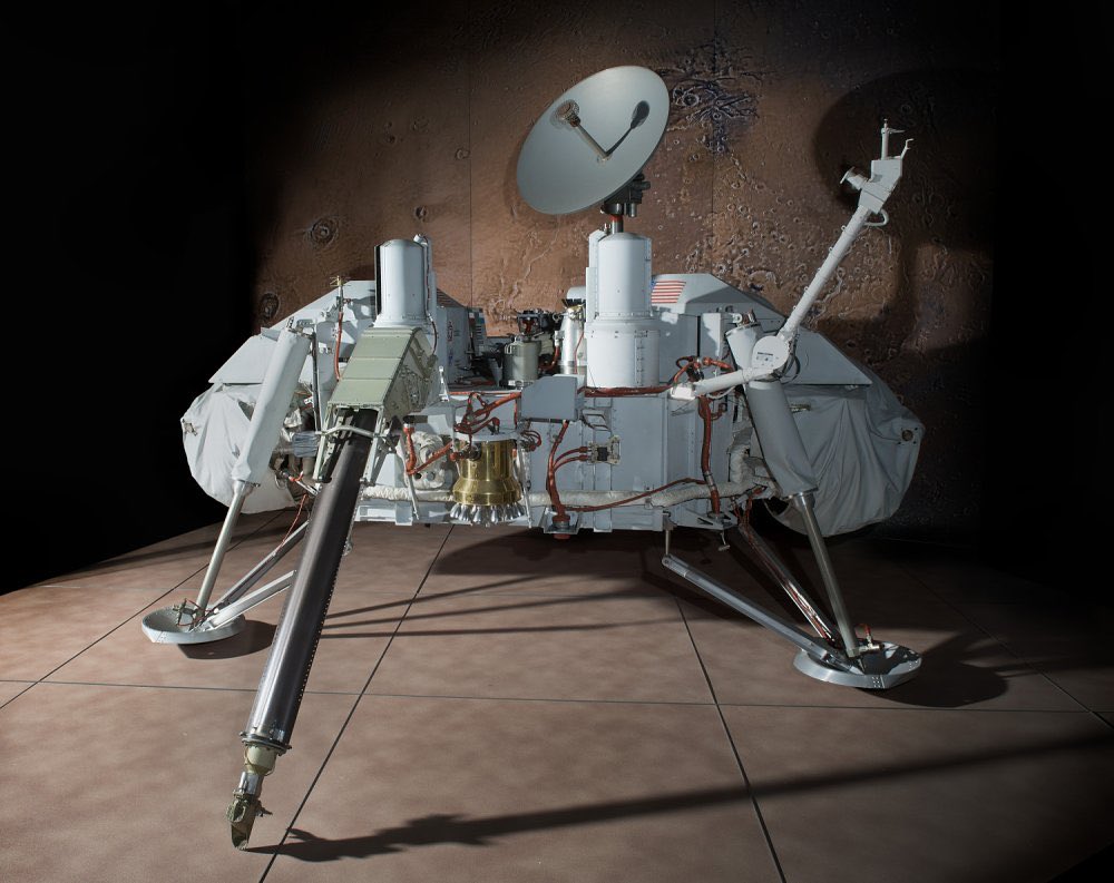 airandspace's tweet photo. 50 years ago today, Viking 1 arrived at Mars and the orbiter mission began. The lander descended to the surface a month later. Pictured here is a Viking Lander proof test article in our collection: https://t.co/Z2OeFhGa2W #AirSpacePhoto https://t.co/ViEo2oRXVP