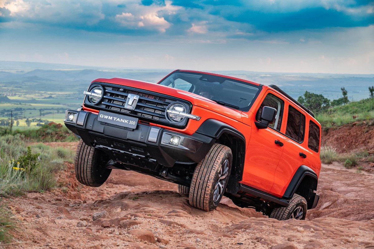 AutoTraderSA's tweet photo. Haval H7 vs GWM Tank 300 – same maker, totally different beasts 🤔 Which one's right for you? Find out 👉 https://t.co/wB868GbNch
#HavalH7 #GWMTank300 https://t.co/YSbciS1jBB
