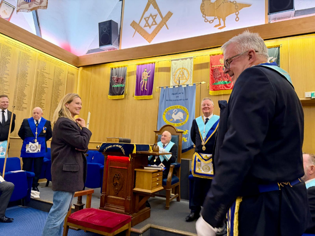 buckspgl's tweet photo. FEEL GOOD FRIDAY !

Chalfont St. Peter Lodge, No. 9656, welcomed Kate Coleman, a Board Trustee and representative from the King George’s V Playing Fields, Sarratt to present a donation.

#bucksmasons #charity #feelgoodfriday #freemasonryinthecommunity https://t.co/Pn5XcjyFq6