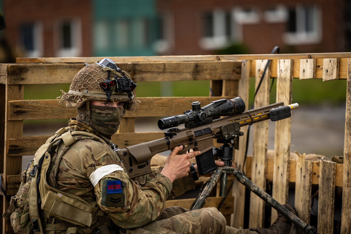 Gabriel64869839's tweet photo. More L129A2 treats from Defence Imagery. The scope is an old Schmidt &amp; Bender; unlike Royal Marines Army has not ordered new sights for these, so it's either this or ACOG from sharpshooter days, unfortunately. 

The Marines ordered Leupold Mk5 Tremor 3 scopes. And suppressors! https://t.co/xj1uDcxkrl