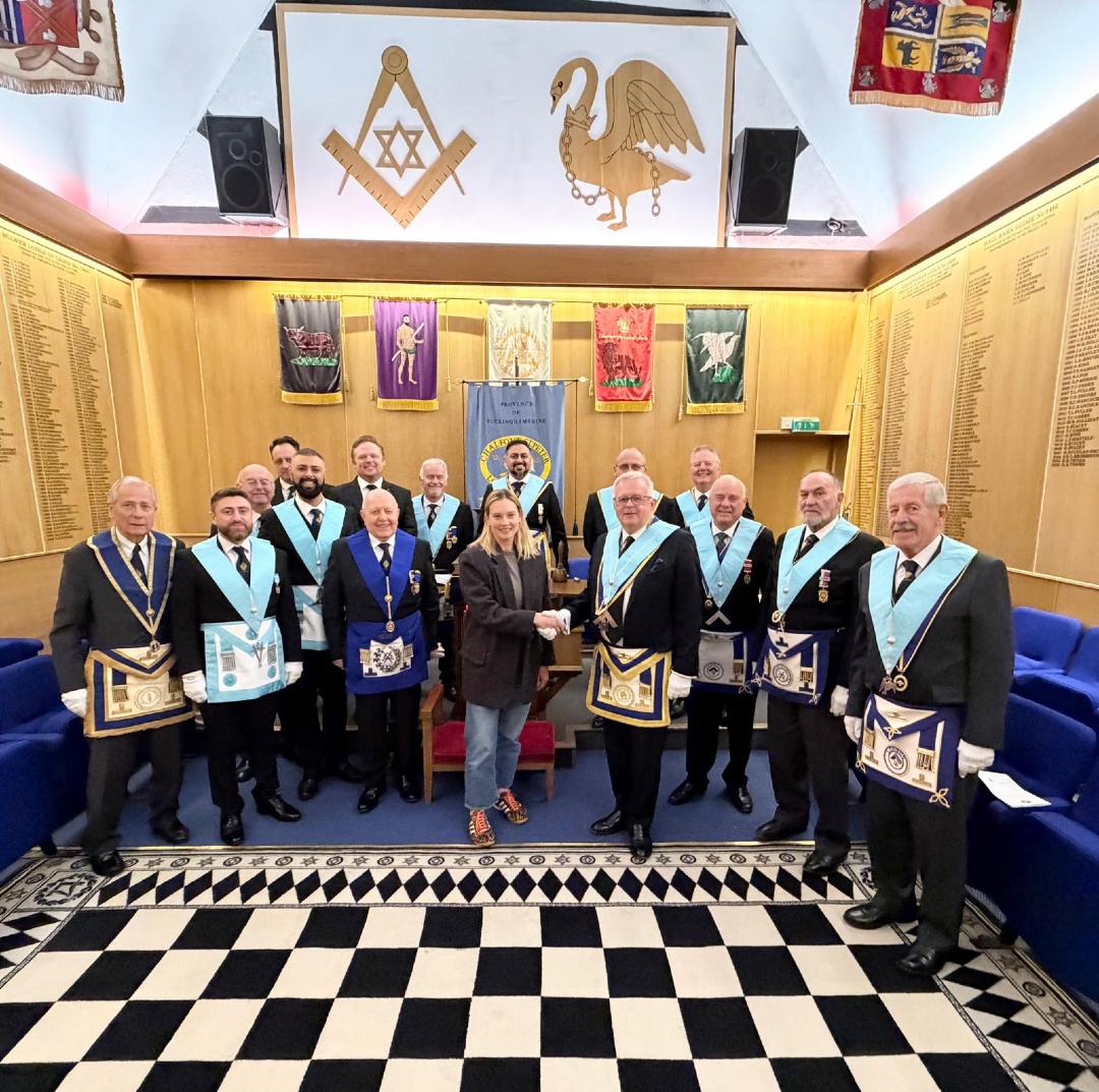 buckspgl's tweet photo. FEEL GOOD FRIDAY !

Chalfont St. Peter Lodge, No. 9656, welcomed Kate Coleman, a Board Trustee and representative from the King George’s V Playing Fields, Sarratt to present a donation.

#bucksmasons #charity #feelgoodfriday #freemasonryinthecommunity https://t.co/Pn5XcjyFq6