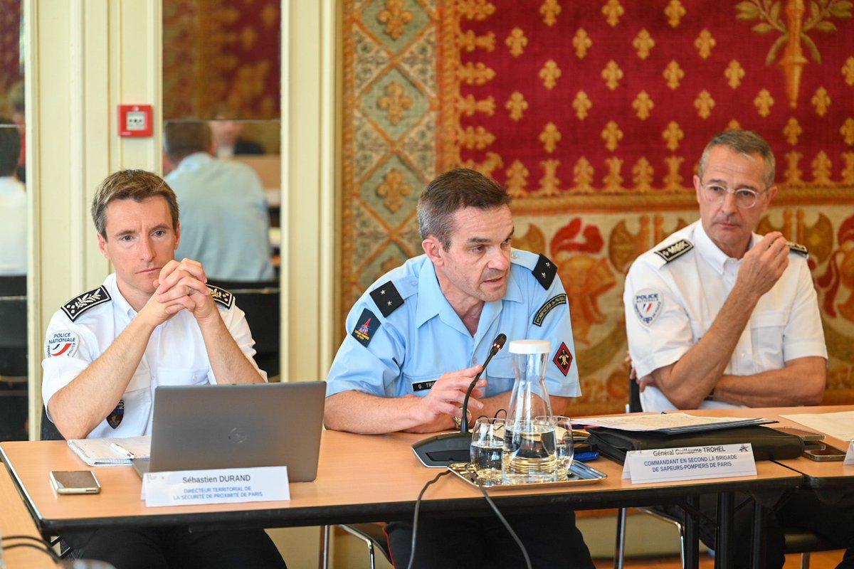 prefetpolice's tweet photo. #FeteDeLaMusique 🎶 | Aujourd'hui, nous étions réunis avec les élus de la ville de @Paris pour échanger quant aux derniers préparatifs relatifs aux festivités de la Fête de la Musique.

Objectif : permettre à toutes et tous de célébrer cet événement en sécurité, faire face aux fortes chaleurs et prévenir d'éventuels troubles à l'ordre public.