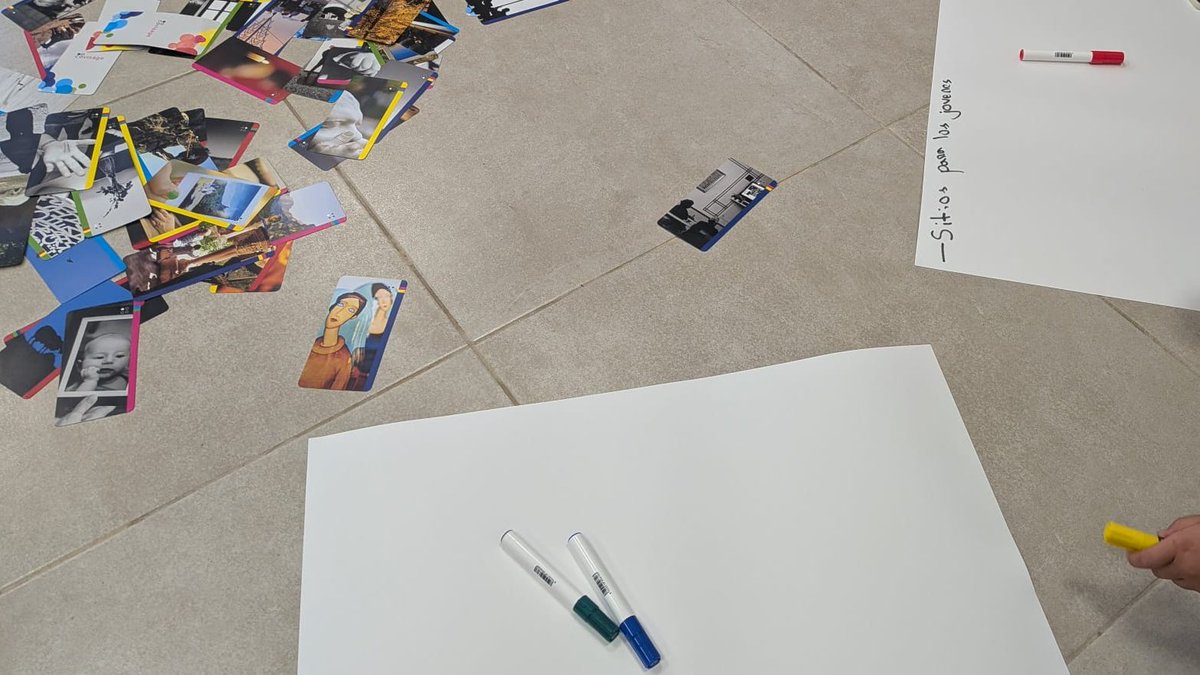 SaveChildrenCV's tweet photo. 📸 Ahir, 18 de juny, a Sedaví, fèrem el taller de FotoVeu "Sedaví des de la Nostra Mirada" amb infància i adolescència del projecte #DANACO "Preparades per al Canvi". 

Van recórrer el seu poble amb la càmera per a mostrar com el veuen i allò que necessiten🧩@GVAcooperacio https://t.co/2G2tuDF85Z