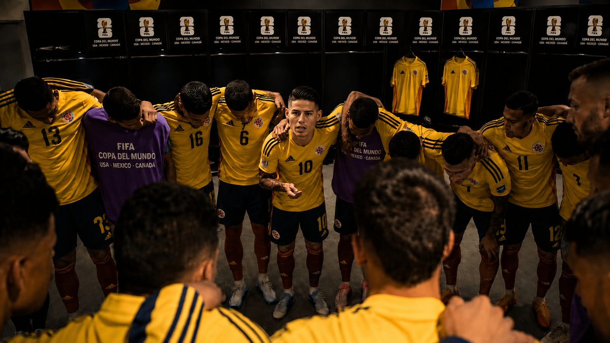 futbismo's tweet photo. "45 días sin ver a nuestras familias mu-muchachos, el Cucho fue Pa-Papá y no pu-pudo ver la hija to-todavía.

No le pudo hacer upa". https://t.co/pGCcLyrWTa