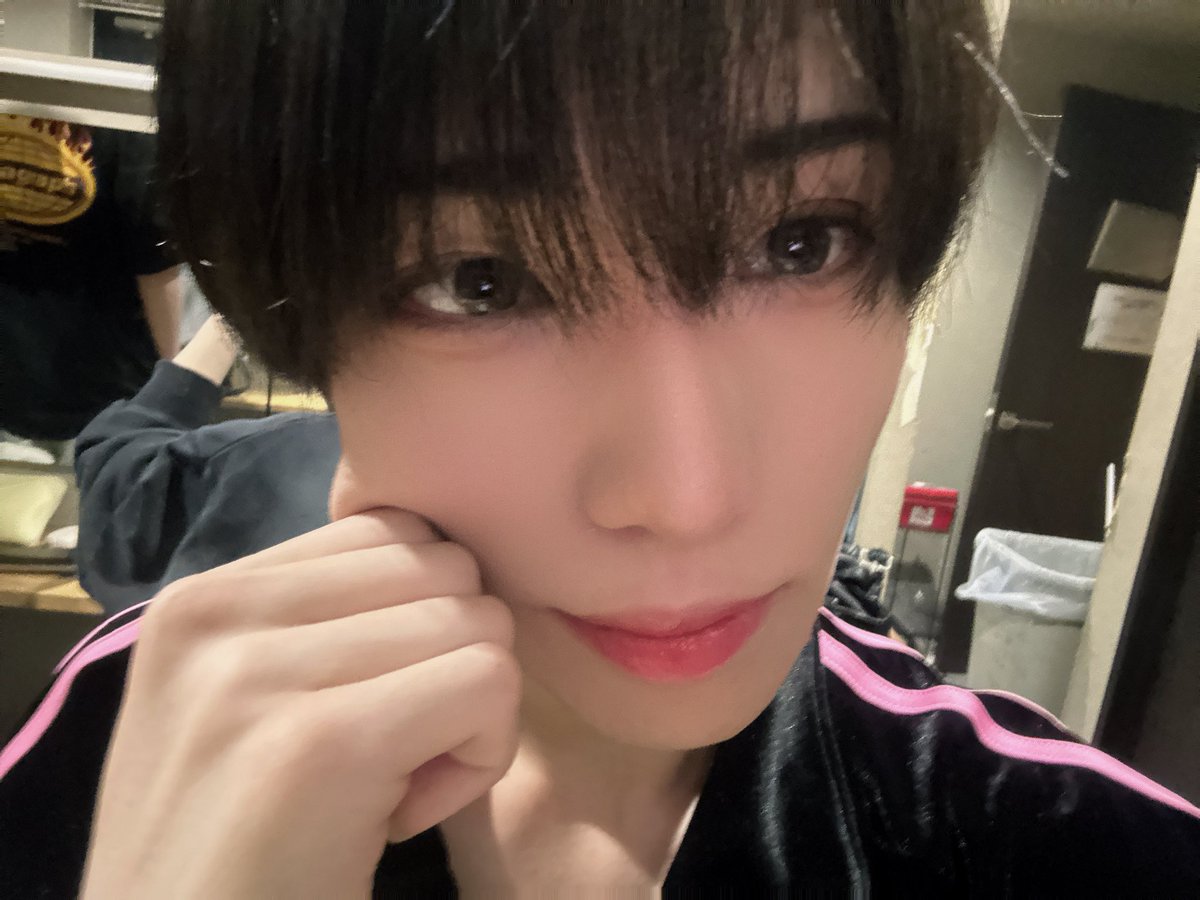Minami__sirius's tweet photo. 黒髪マッシュって需要ありますか https://t.co/yJyz7NH6ch