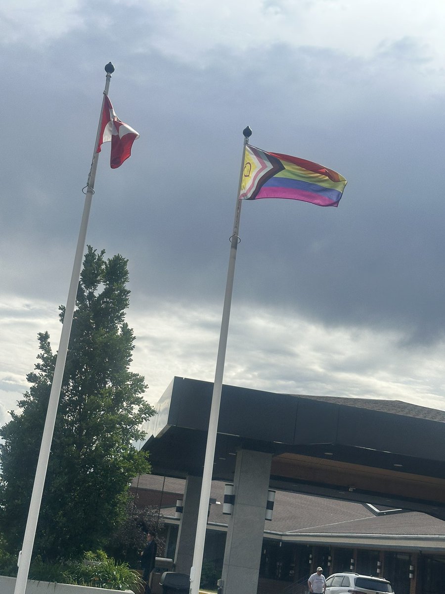 Roguskii's tweet photo. no genuinely going from alberta to toronto was so humbling because toronto is so woke they got a massive pride flag on every street corner https://t.co/lXpMLdQkcE