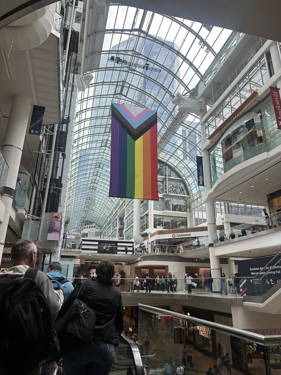 Roguskii's tweet photo. no genuinely going from alberta to toronto was so humbling because toronto is so woke they got a massive pride flag on every street corner https://t.co/lXpMLdQkcE