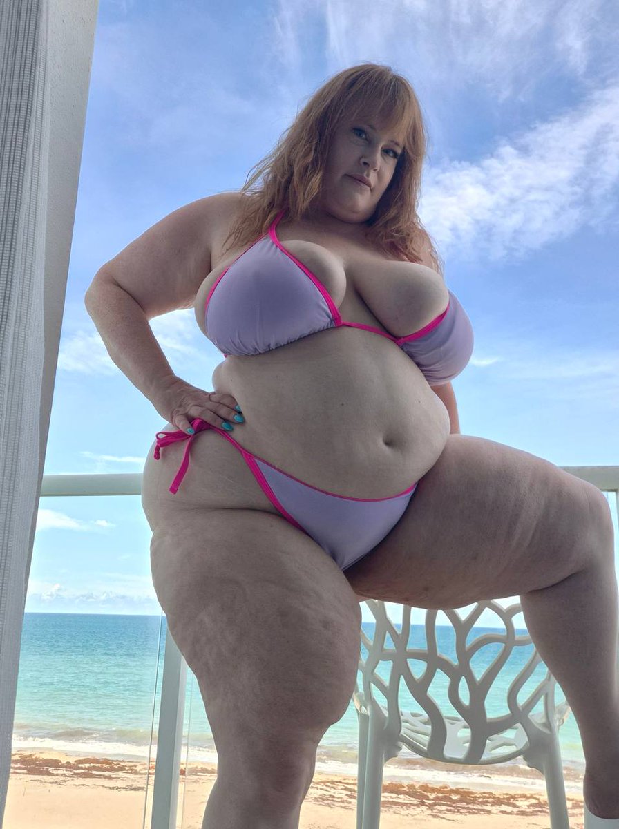 AsstynMartyn's tweet photo. trying out a new bikini, what do you think? https://t.co/Bhq1ZFgtcV