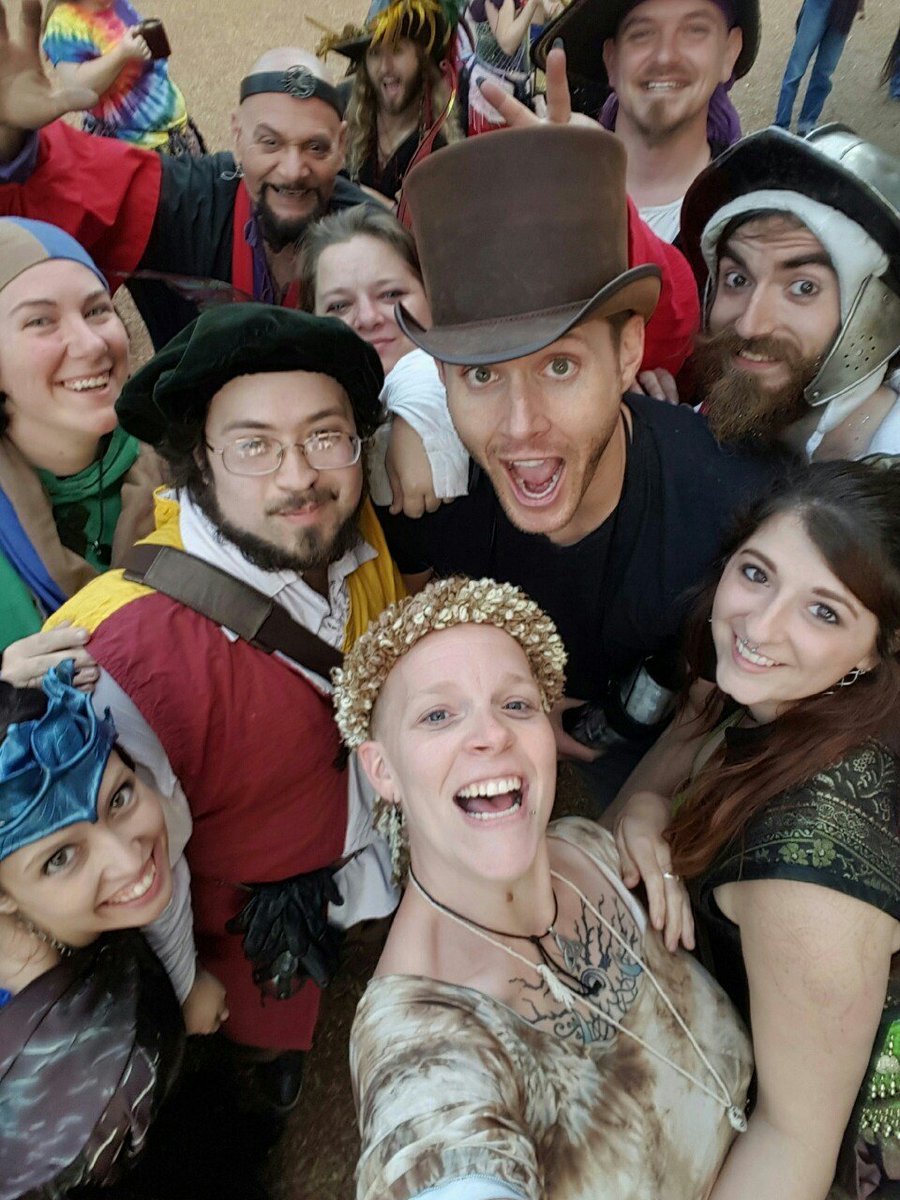 LizDean67's tweet photo. Jensen Ackles side quest - Ren Faire edition https://t.co/YUQQ85ZKKI