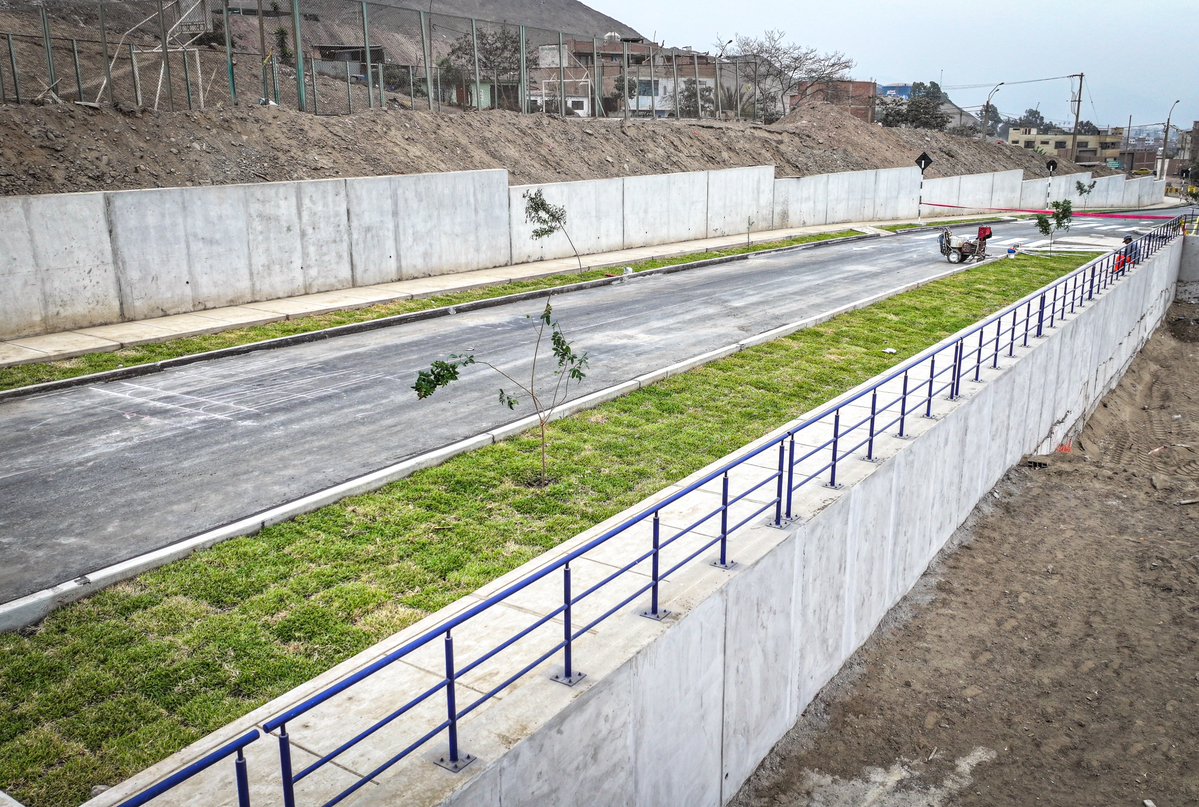 InvermetLima's tweet photo. 🚧 ¡Estamos en la recta final!

Nos encontramos realizando los últimos trabajos de mejoramiento en el A.H. El Bosque de Carabayllo, una obra que muy pronto beneficiará a cientos de vecinos. 

#SeguimosAvanzando #LaCiudadNoDescansaNosotrosTampoco #MásObras #Lima https://t.co/KSoAruflSH