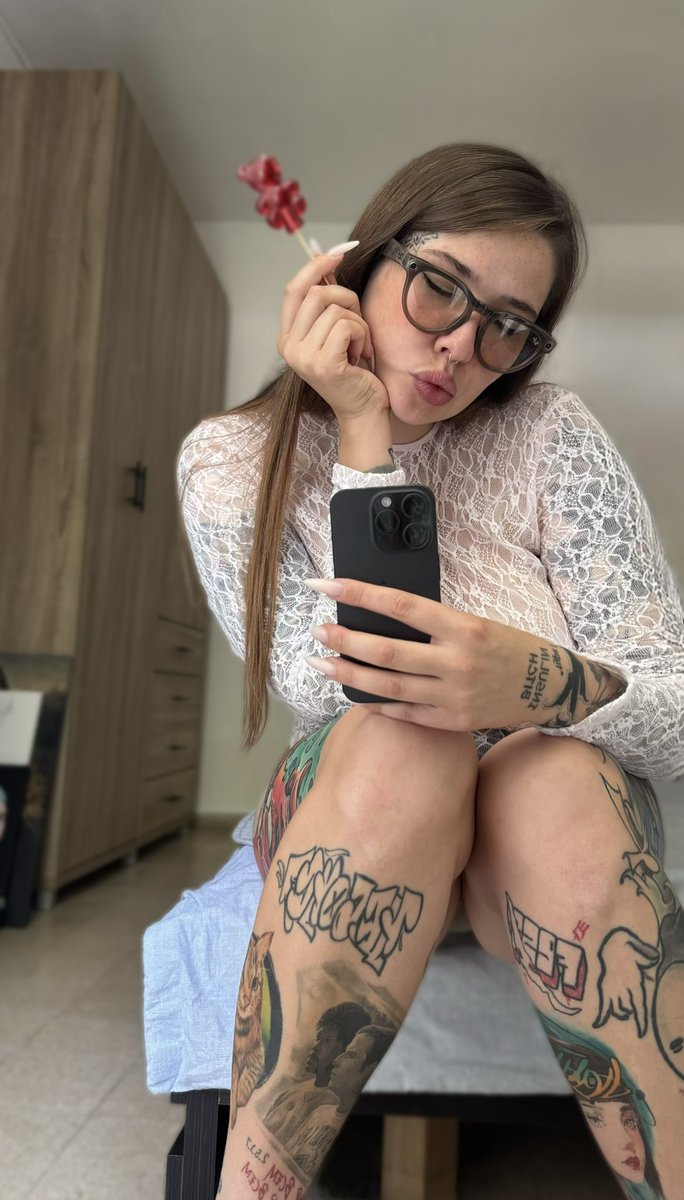 annatattooo's tweet photo. My hand gesture tells me what I want you take off! 🤓👓 https://t.co/nnKGwQ8mYY