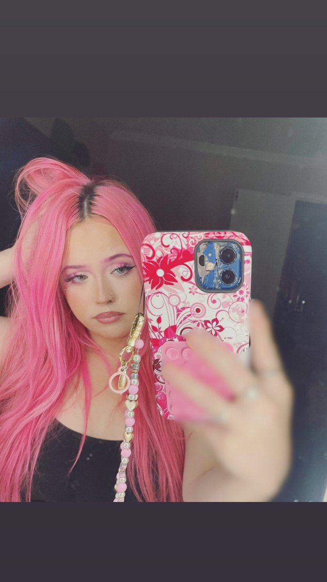 haileyylizz's tweet photo. hi queens and daddies https://t.co/TeB96idSiq