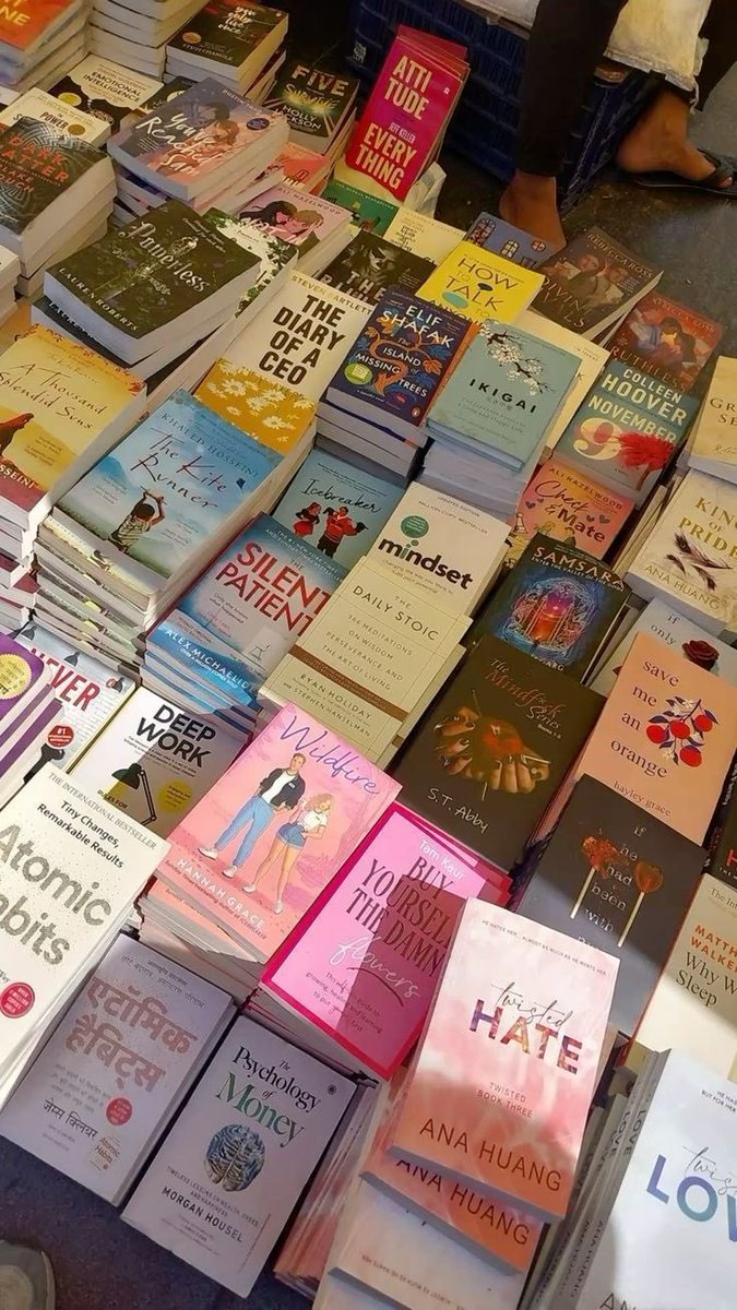kina_Girly's tweet photo. book lover💕 📖📚 https://t.co/yVETlAIYOh