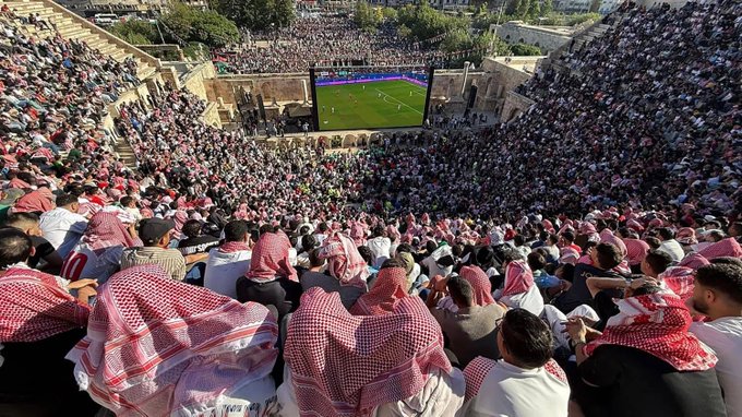 nizamtellawi's tweet photo. الأردنييون في مسرح روماني يعود تاريخه إلى 1900 عام في العاصمة الأردنية عمّان؛ إنه الموقع الأروع على الإطلاق لمتابعة أول مشاركة للبلاد في بطولة كأس العالم 2026 ما بين المنتخب الوطني الأردني والنمسا عبر شاشة كبيرة وسط المدرج.
 #الأردن #عمّان #النشامى https://t.co/BkeTmKaa8P